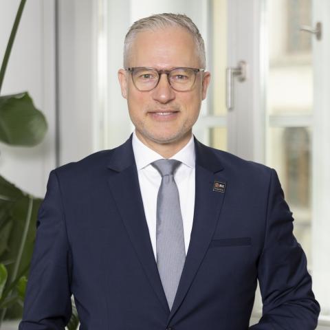 Sebastian Bögel_JLL